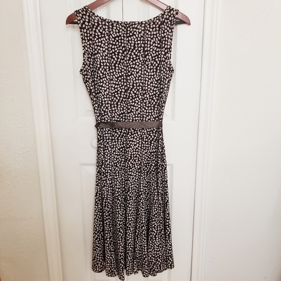 Forever 21, Pleated, Leaf Print Dress in Brown and - Picture 2 of 7